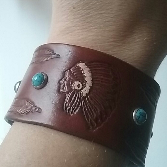 SIGNED Navajo Chiefs Head Leather Cuff Bracelet w/real Turquoise - Picture 2 of 6